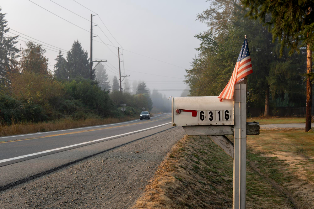 typical-american-outdoors-mail-box-with-american-flag-road-side